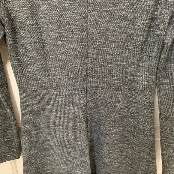 Madewell Bridgewalk V-neck Textured long sleeve dress in grey - Picture 9 of 10